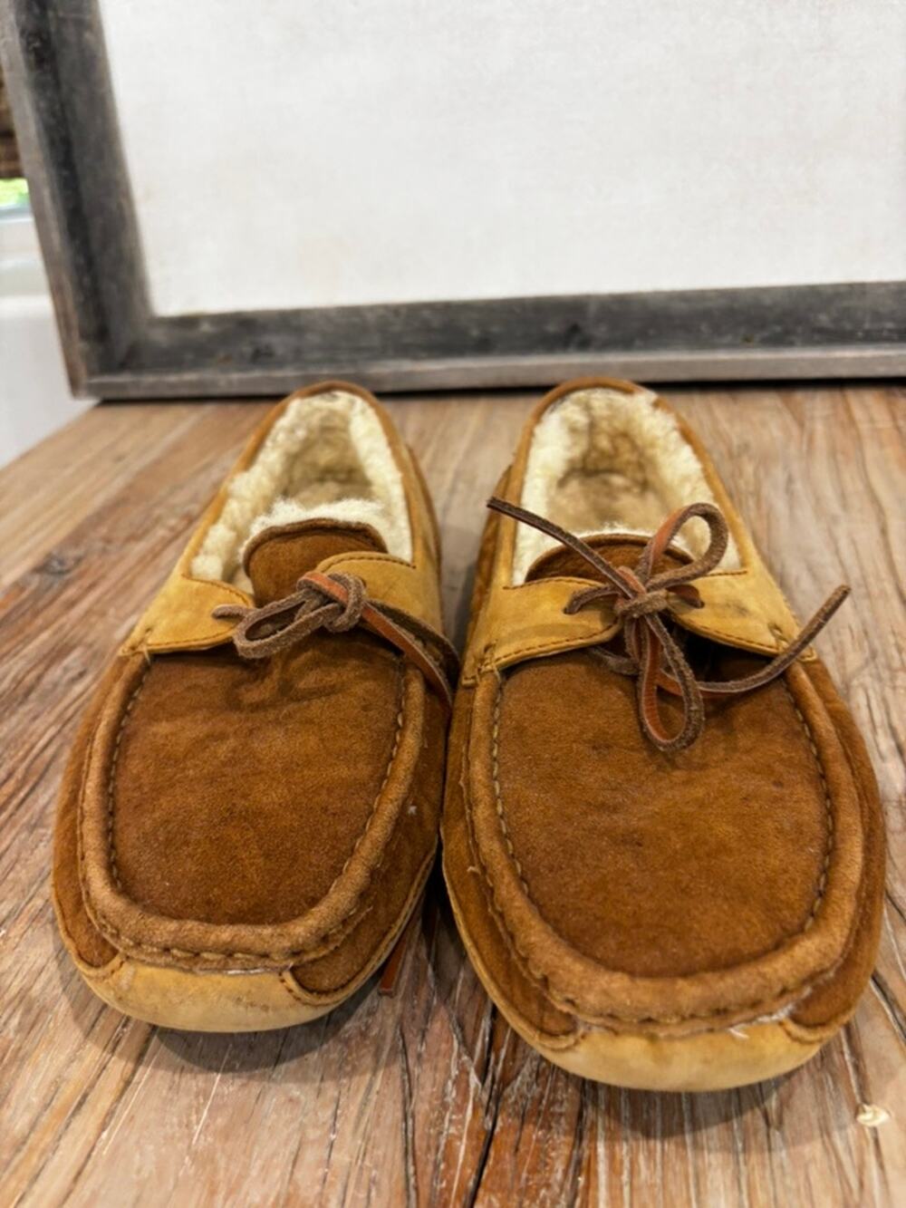 UGG Men's Byron Slippers Size 10 Sheepskin Lined